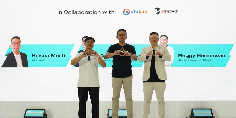 (Kiri-Kanan) Julio Angga Saputra, Service Development Otoklix, Krisna Murti, Chief Commercial Officer ALVA, Reggy Hermawan, Direktur Operasional SiTepat. Ist